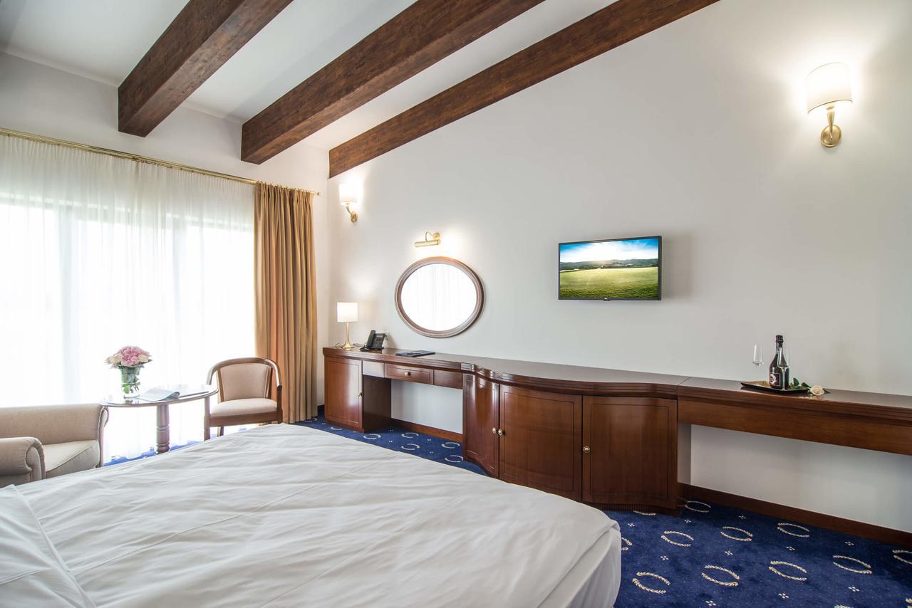 Hotel Theodora Golf Club 4*
